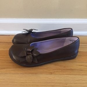 l.e.i. sz 7 women's brown flats with flower